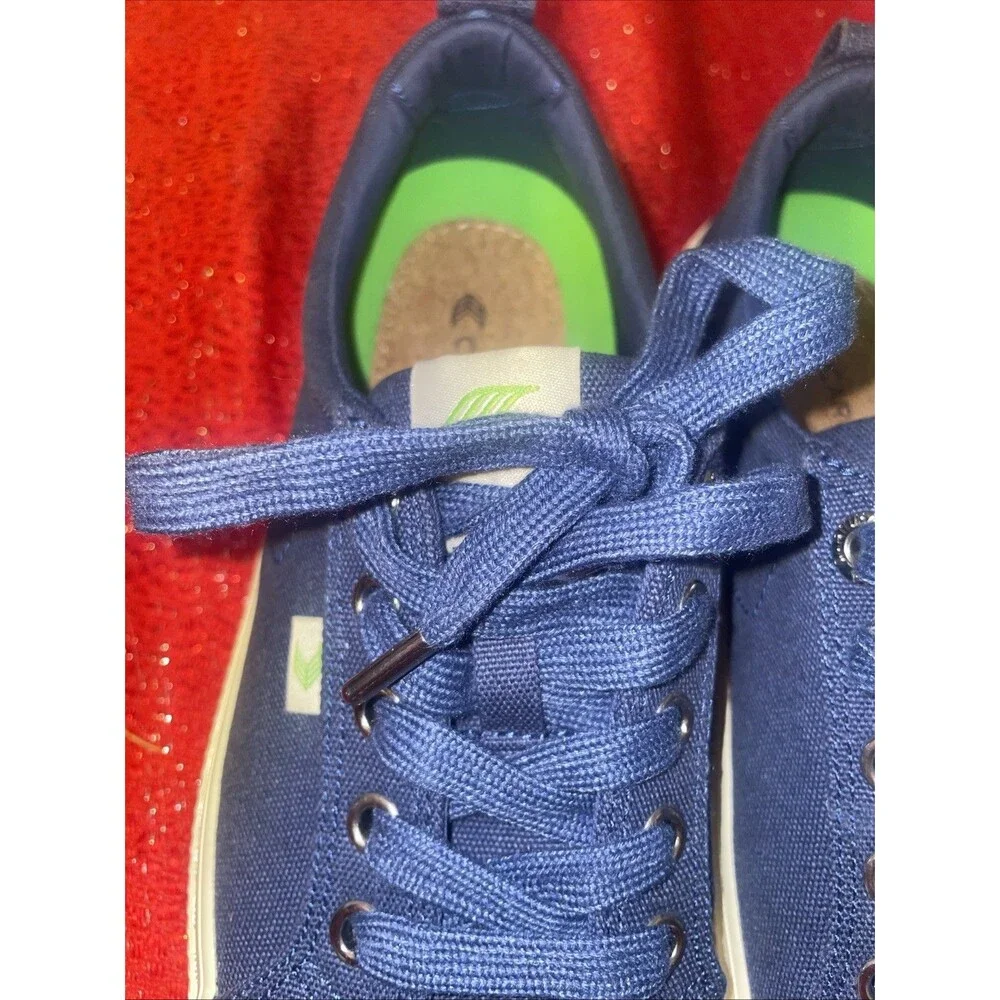 Cariuma Sneaker Size 8 Women 6.5 Men Navy